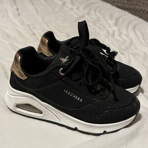 Sketchers Girls Sneakers Size 11.5